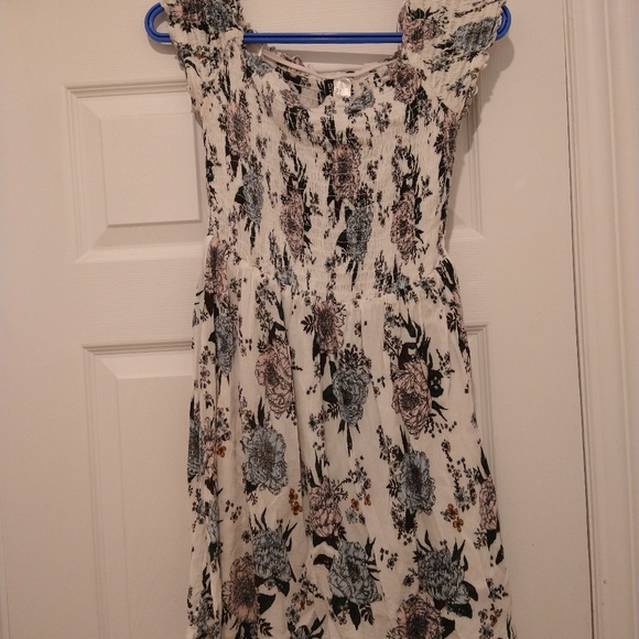 8 H&M Divided Pesant white with flowers dress - Picture 1 of 3